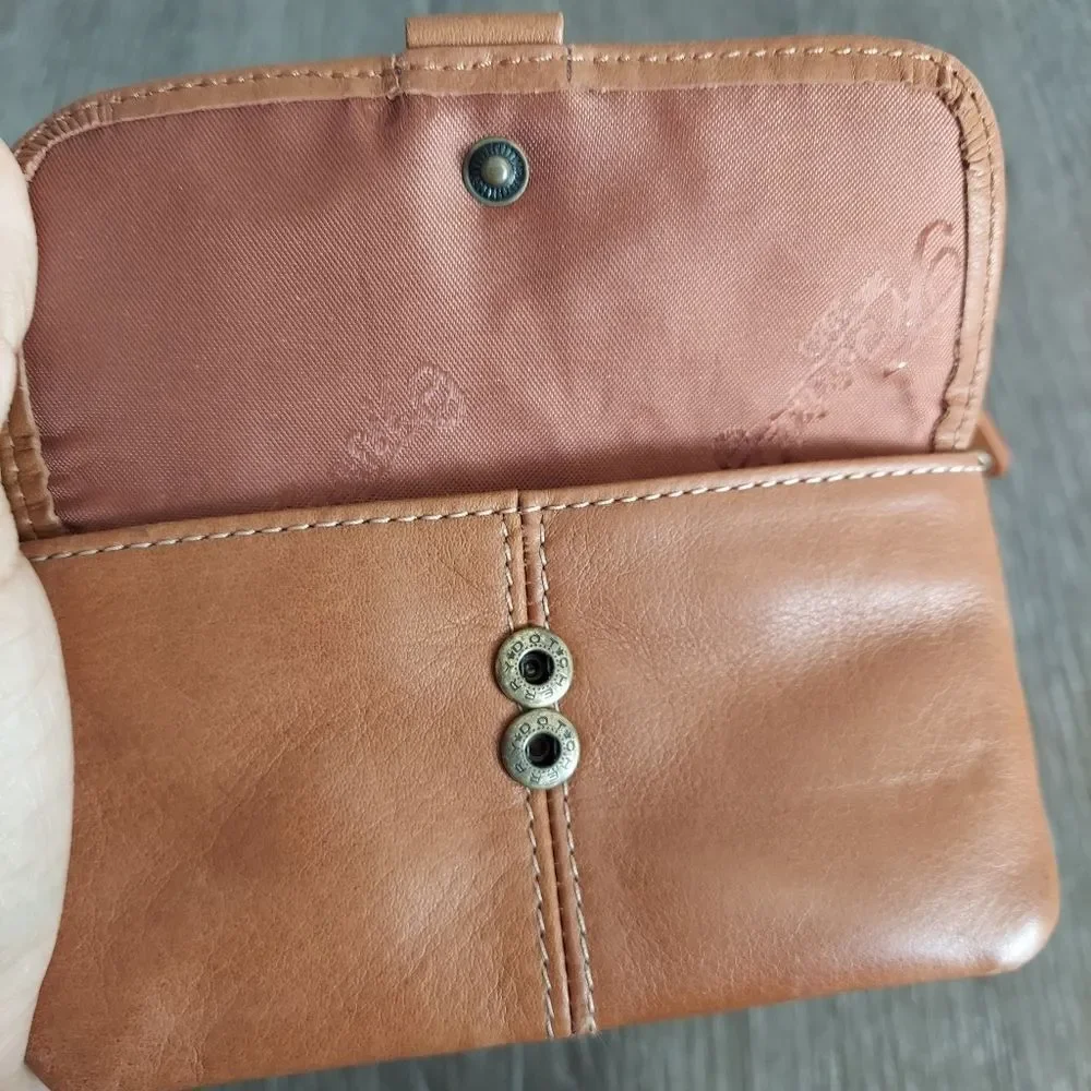 Fossil Tan Leather Wallet